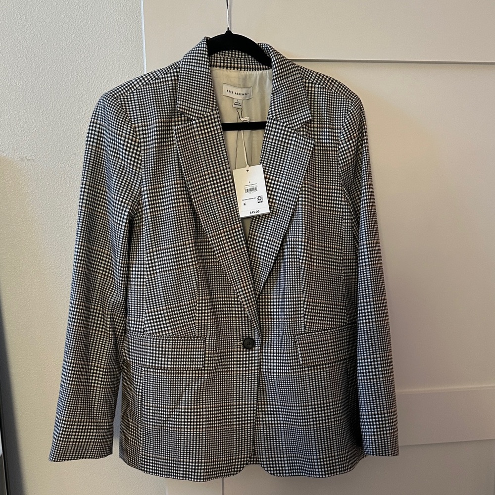 Chic Black and White Houndstooth Blazer